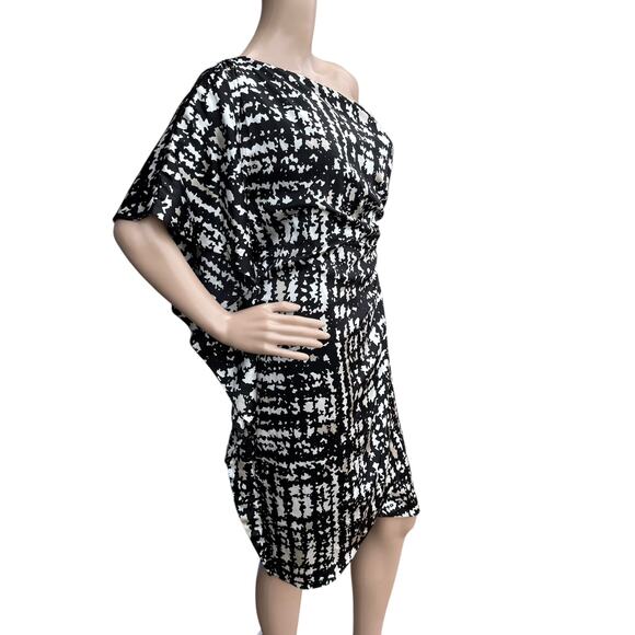 St. John Black & White One Shoulder Ruched Dress, Size 4, Cocktail Party - Picture 4 of 9
